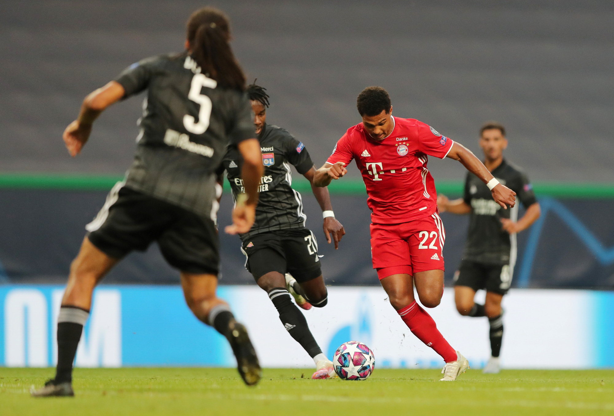 Hạ Sư tử s&ocirc;ng Rh&ocirc;ne, Bayern Munich v&agrave;o chung kết ch&acirc;u &Acirc;u - Ảnh 5.