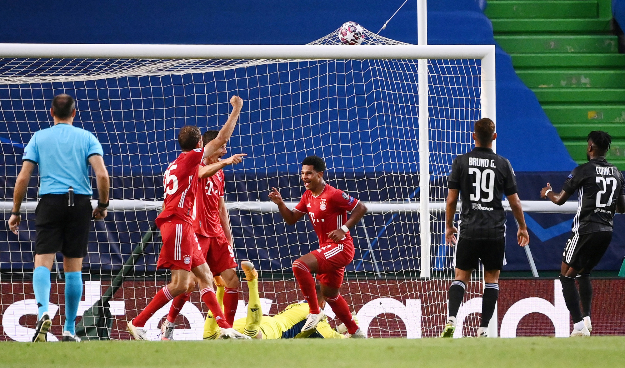 Hạ Sư tử s&ocirc;ng Rh&ocirc;ne, Bayern Munich v&agrave;o chung kết ch&acirc;u &Acirc;u - Ảnh 6.