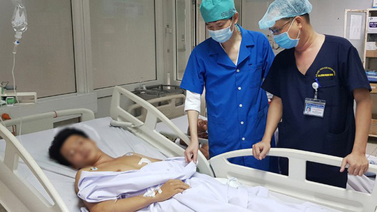 Sau tiếng nổ lớn, nam thanh niên đang đốt rác bất ngờ trúng đạn thủng tim