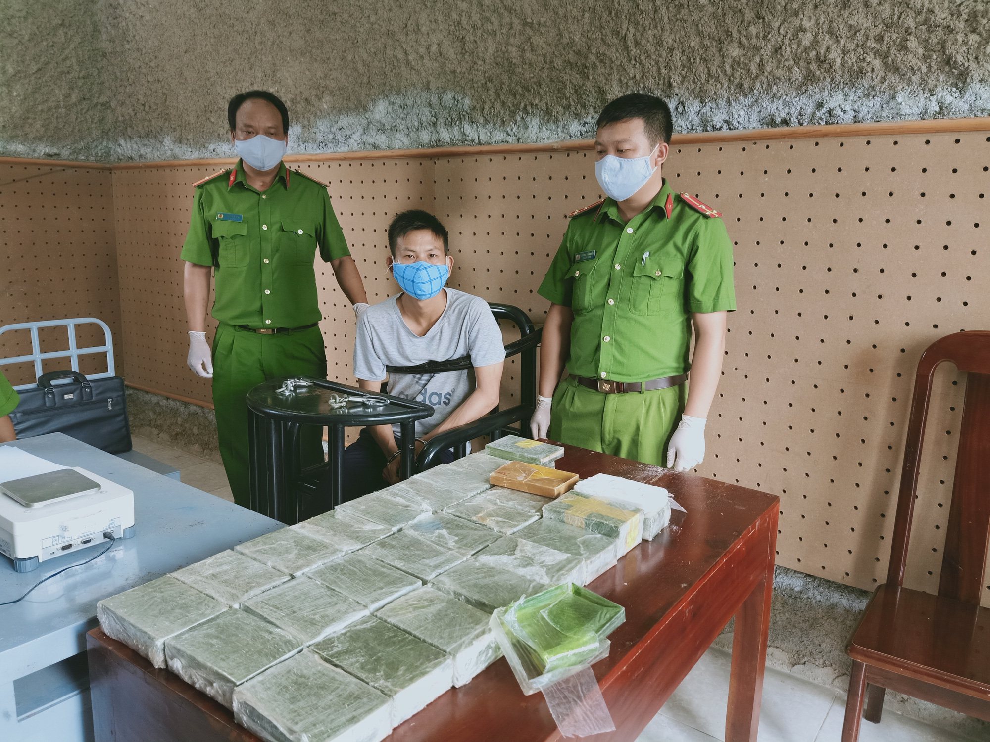 Ph&aacute; 2 chuy&ecirc;n &aacute;n khủng, thu giữ 53 b&aacute;nh heroin v&agrave; 25 kg ma t&uacute;y c&aacute;c loại - Ảnh 1.