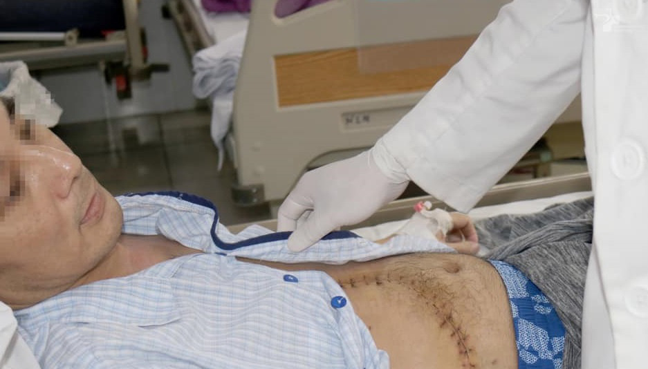 HY HỮU: Người đàn ông bị tai nạn giao thông gan dính chặt phổi