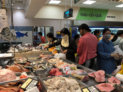 Bà nội trợ, dân văn phòng dè sẻn trong mùa dịch