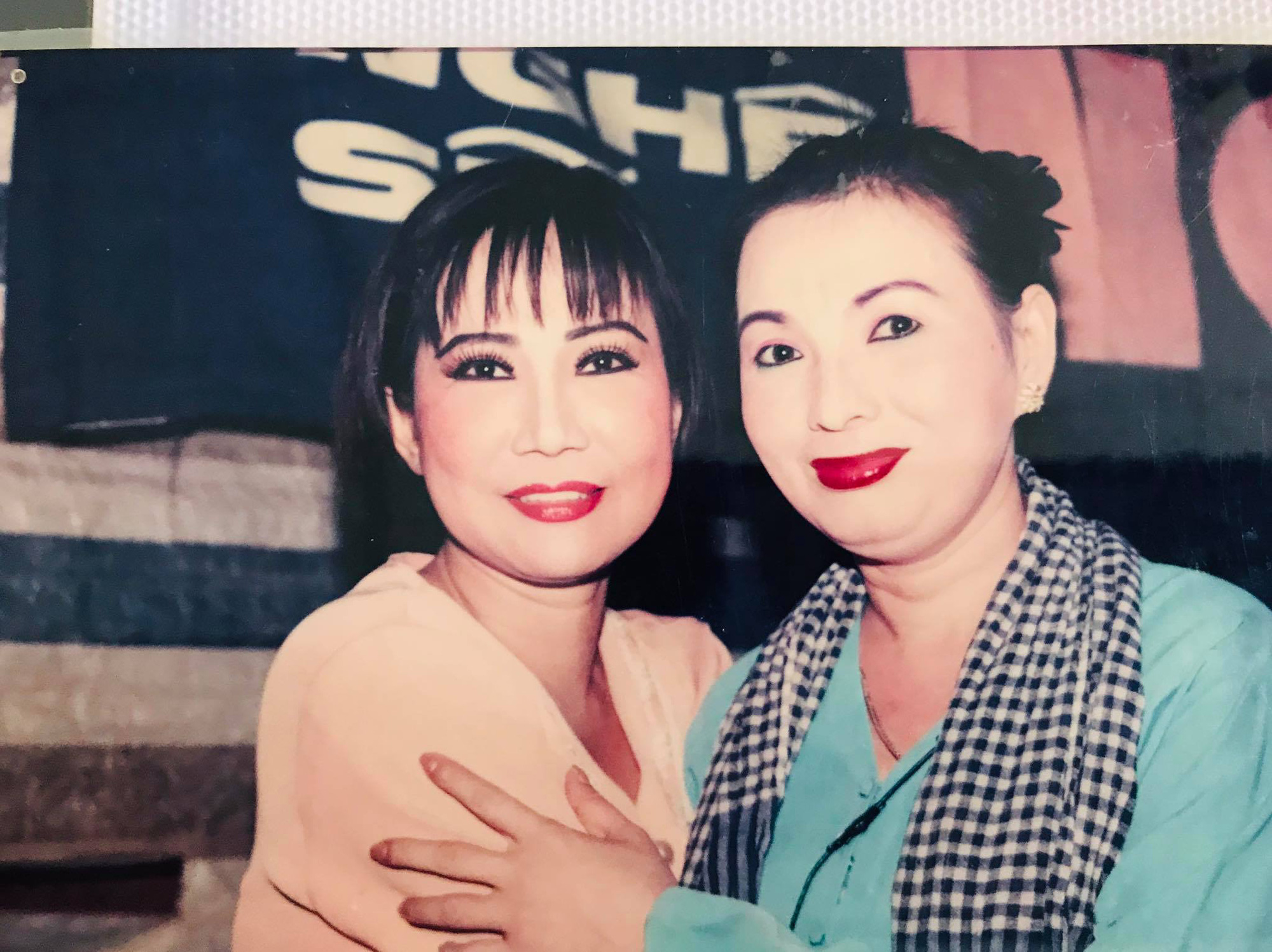 Mất một ch&acirc;n v&igrave; tai nạn, nghệ sĩ Kiều Mỹ Dung triển l&atilde;m ảnh Qu&aacute; khứ ki&ecirc;u h&ugrave;ng - Ảnh 11.