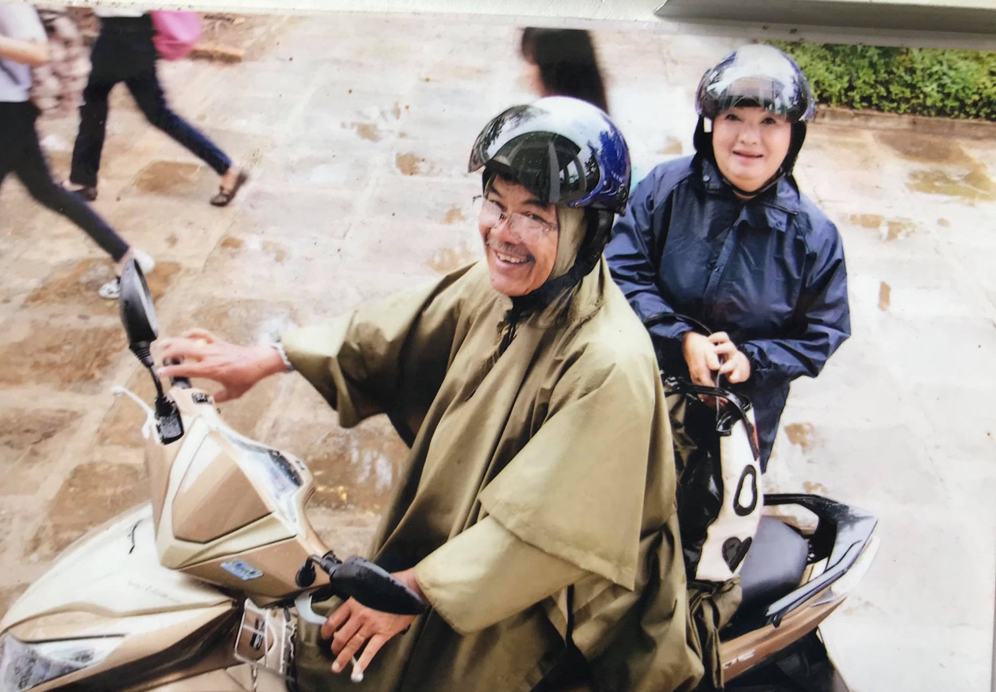 Mất một ch&acirc;n v&igrave; tai nạn, nghệ sĩ Kiều Mỹ Dung triển l&atilde;m ảnh Qu&aacute; khứ ki&ecirc;u h&ugrave;ng - Ảnh 14.