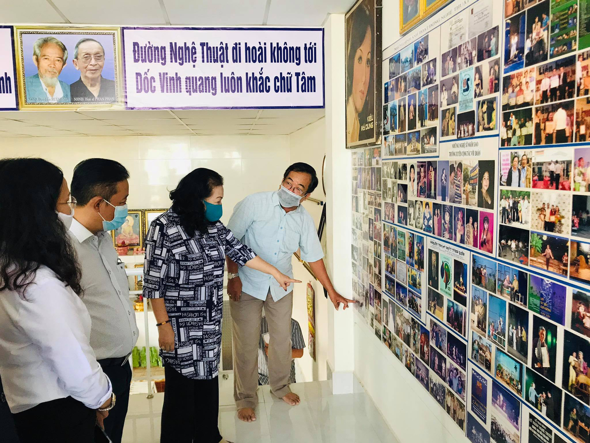 Mất một ch&acirc;n v&igrave; tai nạn, nghệ sĩ Kiều Mỹ Dung triển l&atilde;m ảnh Qu&aacute; khứ ki&ecirc;u h&ugrave;ng - Ảnh 3.
