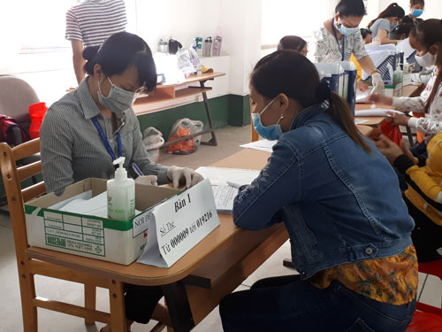 C&ocirc;ng ty TNHH Pou Yuen Việt Nam trả sổ BHXH cho c&ocirc;ng nh&acirc;n - Ảnh 1.