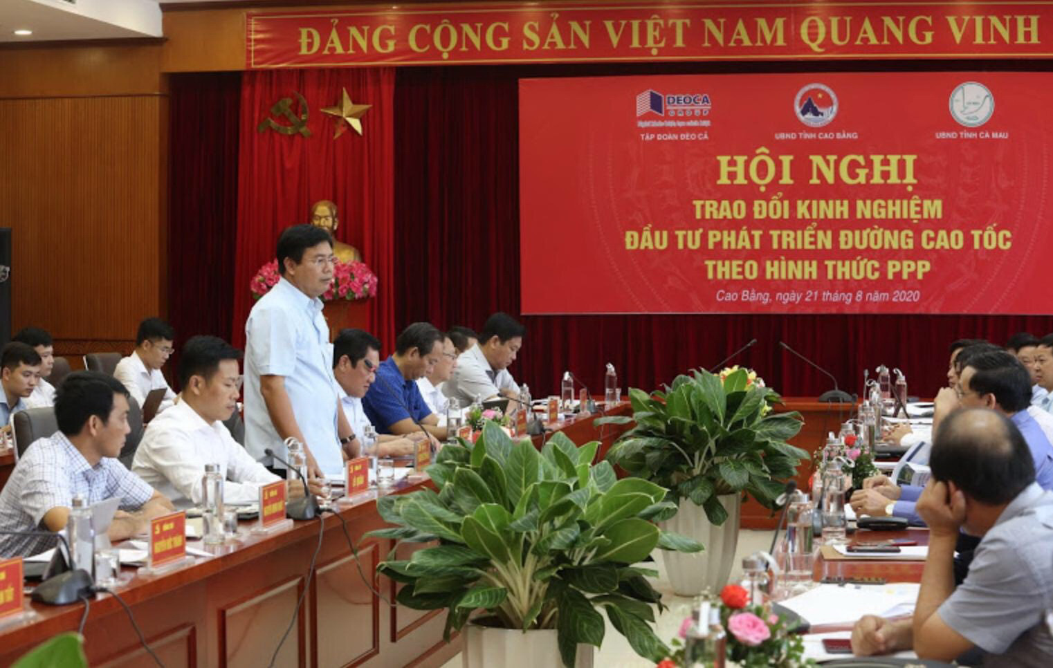 Kh&aacute;t vọng đường cao tốc nối hai đầu Tổ quốc - Ảnh 1.
