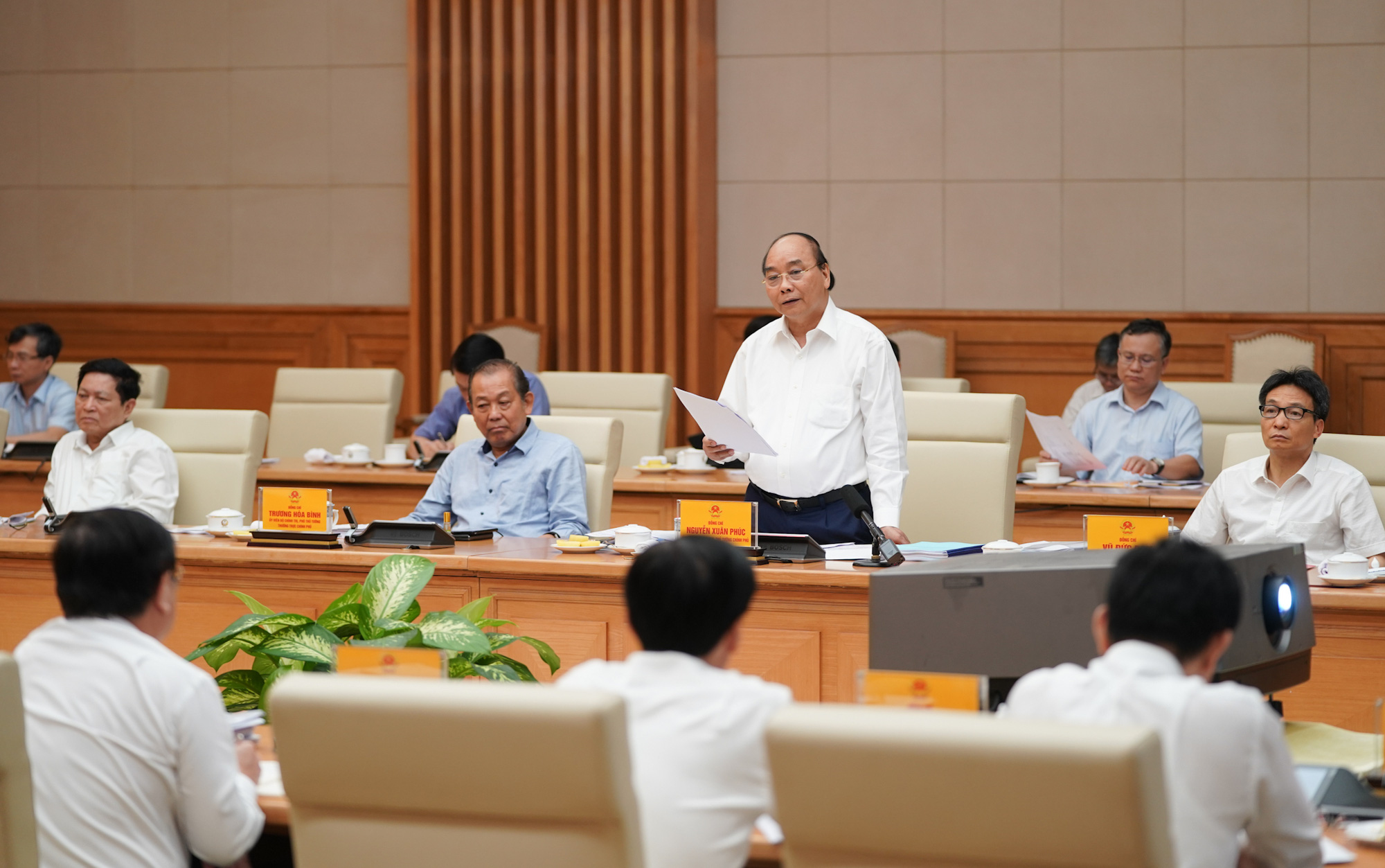 Thủ tướng chủ tr&igrave; cuộc l&agrave;m việc với Ban Thường vụ Th&agrave;nh ủy TP HCM - Ảnh 1.