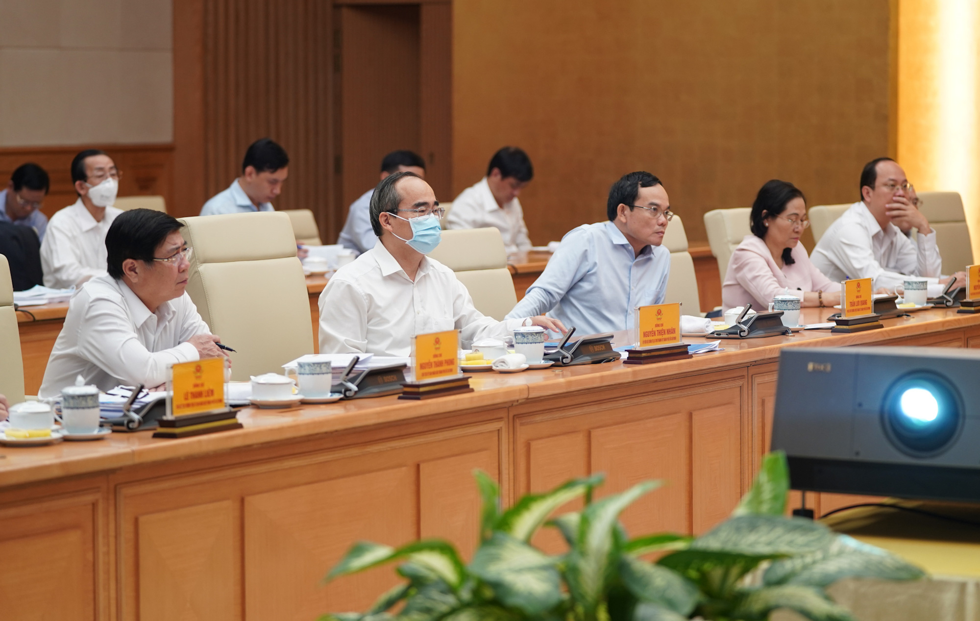 Thủ tướng chủ tr&igrave; cuộc l&agrave;m việc với Ban Thường vụ Th&agrave;nh ủy TP HCM - Ảnh 3.