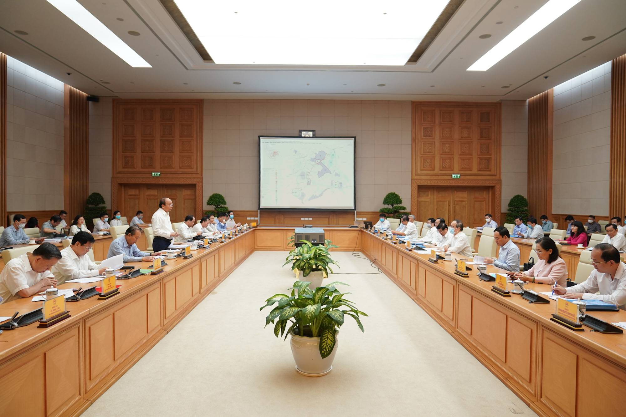 Thủ tướng chủ tr&igrave; cuộc l&agrave;m việc với Ban Thường vụ Th&agrave;nh ủy TP HCM - Ảnh 5.