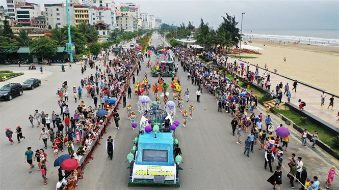 Bốn m&ugrave;a s&ocirc;i động tại khu phố kh&aacute;ch sạn mini Four Seasons &ndash; FLC Sầm Sơn - Ảnh 1.