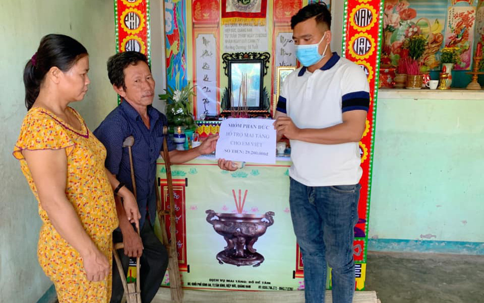 Đau đớn mất con, người cha tật nguyền vẫn nhường tiền hỗ trợ cho người khác