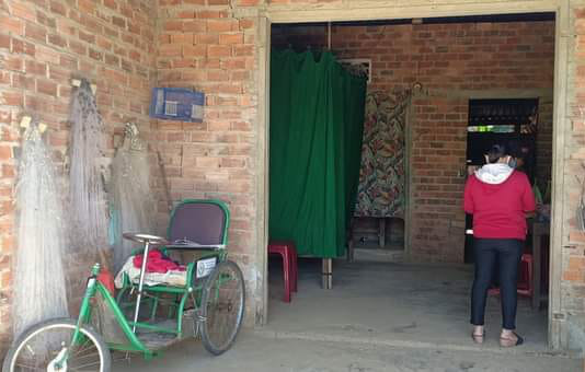 Đau đớn mất con, người cha tật nguyền vẫn nhường tiền hỗ trợ cho người kh&aacute;c - Ảnh 1.