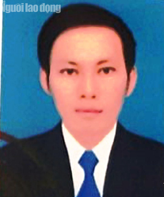 Giữ con dấu của trường, c&aacute;n bộ văn thư l&agrave;m chuyện &aacute;c với đồng nghiệp - Ảnh 1.