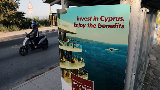 Al Jazeera: Quan chức nhiều nước mua “hộ chiếu vàng” của Cyprus
