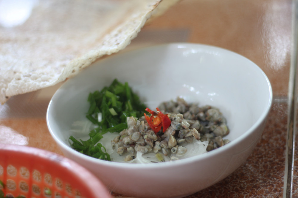 Trời nóng, ăn tô canh hến - Ảnh 2.