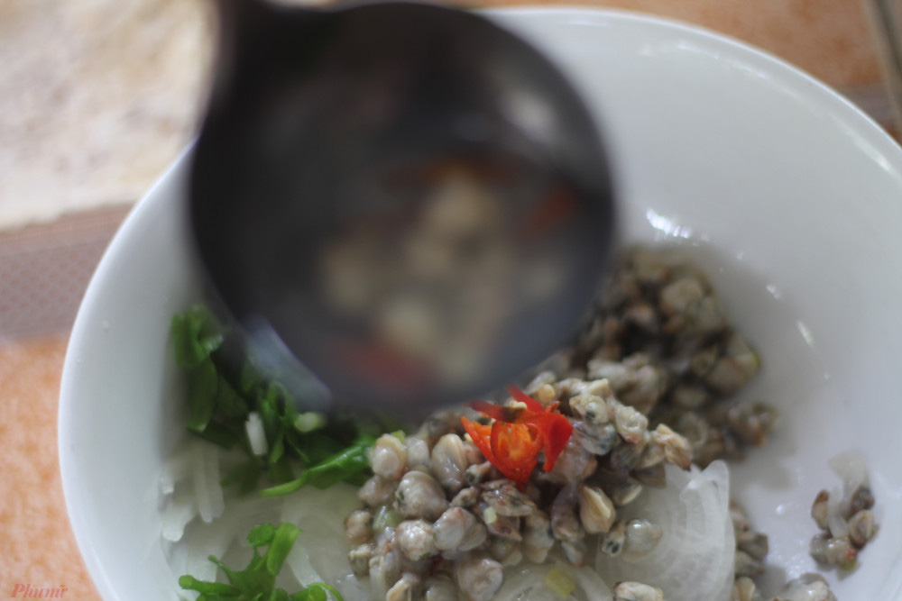 Trời nóng, ăn tô canh hến