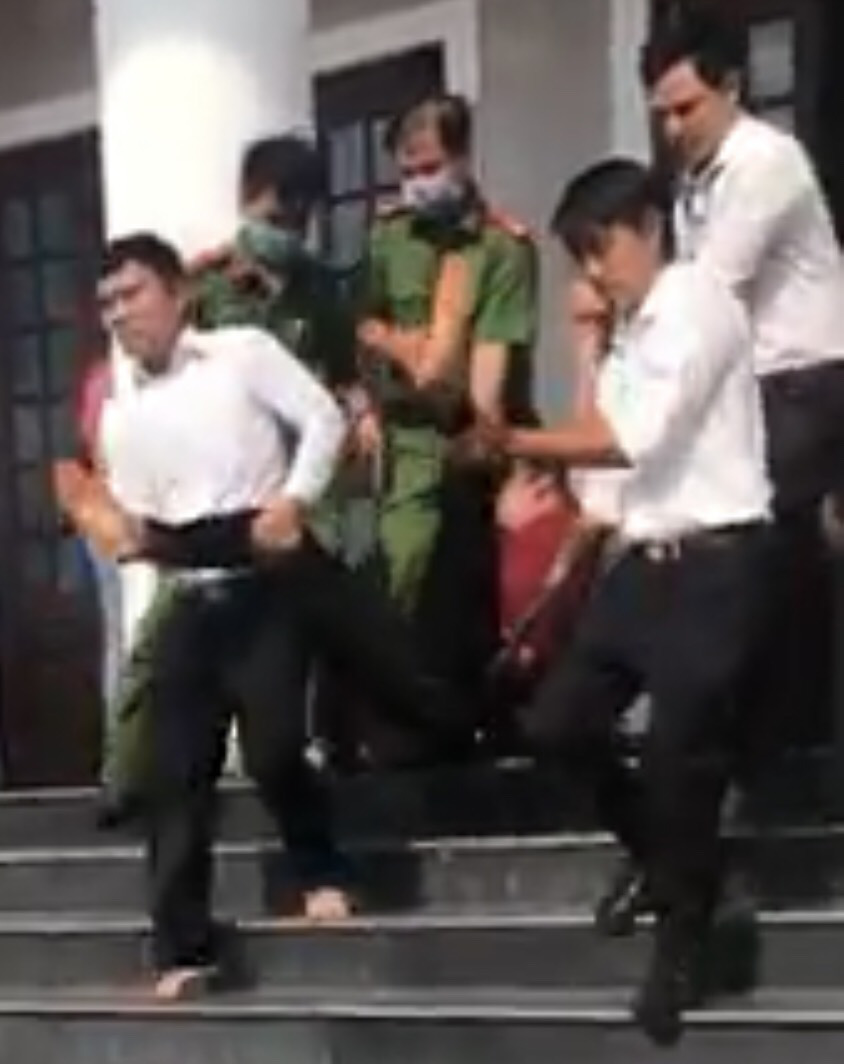 TAND Bình Phước nói gì về vụ bị cáo uống thuốc sâu tự tử tại tòa? - Ảnh 2.