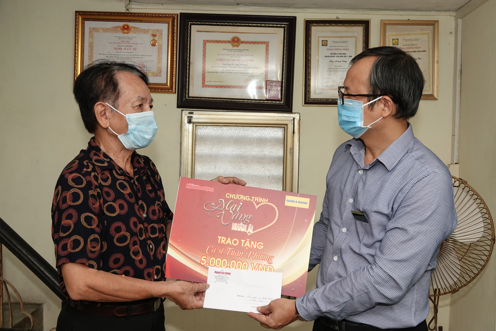 “Mai vàng nhân ái” tới thăm gia đình ca sĩ - Nghệ sĩ ưu tú Tuấn Phương