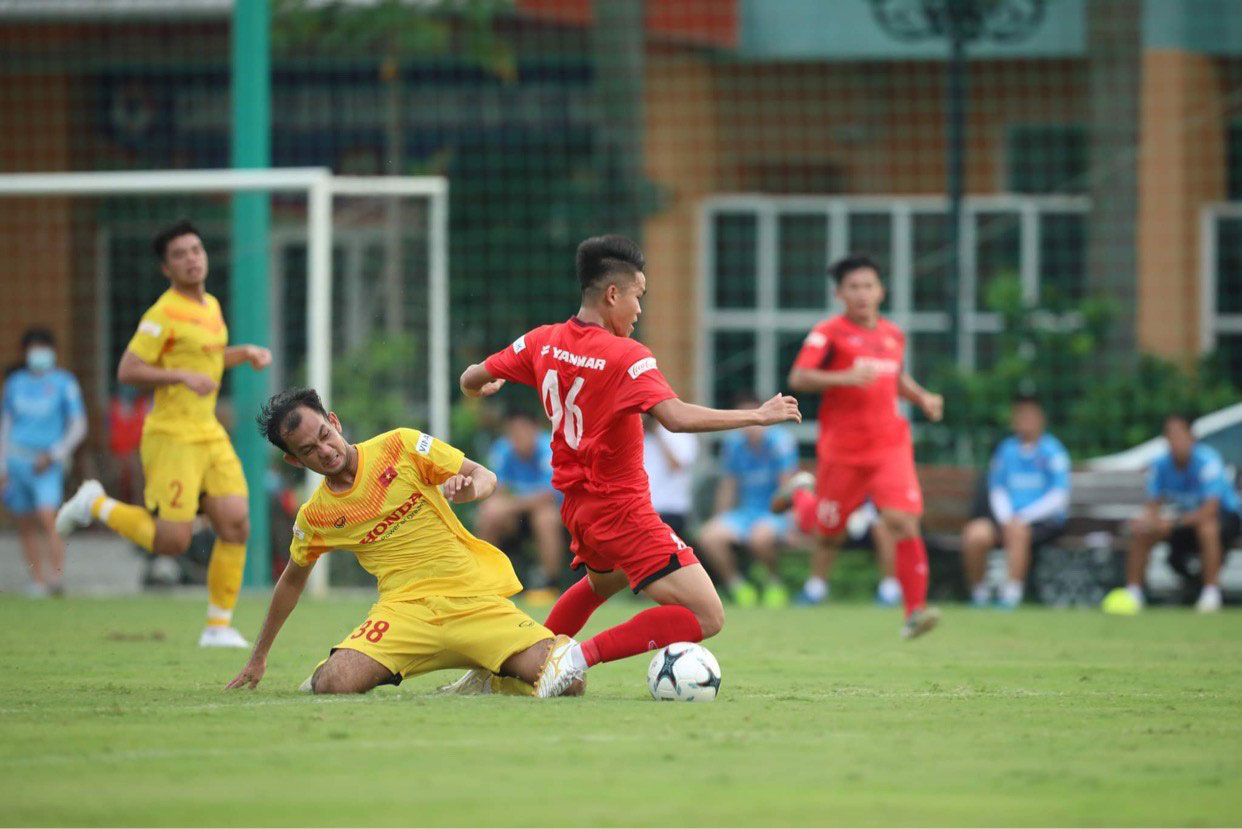 U22 Việt Nam đ&aacute; tập với Viettel - Ảnh 1.