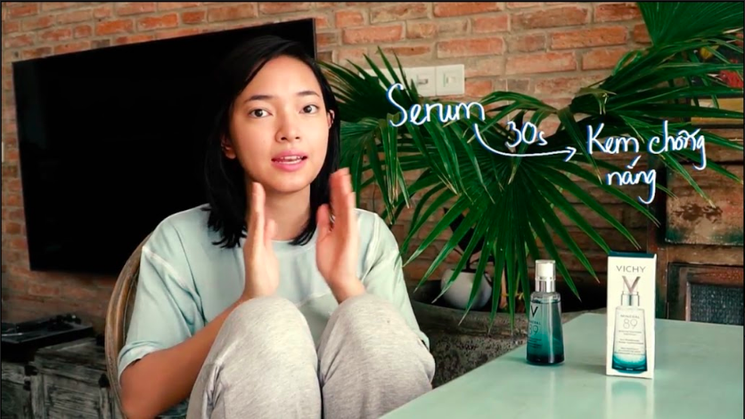 Fashionista Ch&acirc;u B&ugrave;i bật m&iacute; c&aacute;c bước skincare chỉ với 3 ph&uacute;t cho l&agrave;n da căng b&oacute;ng - Ảnh 4.