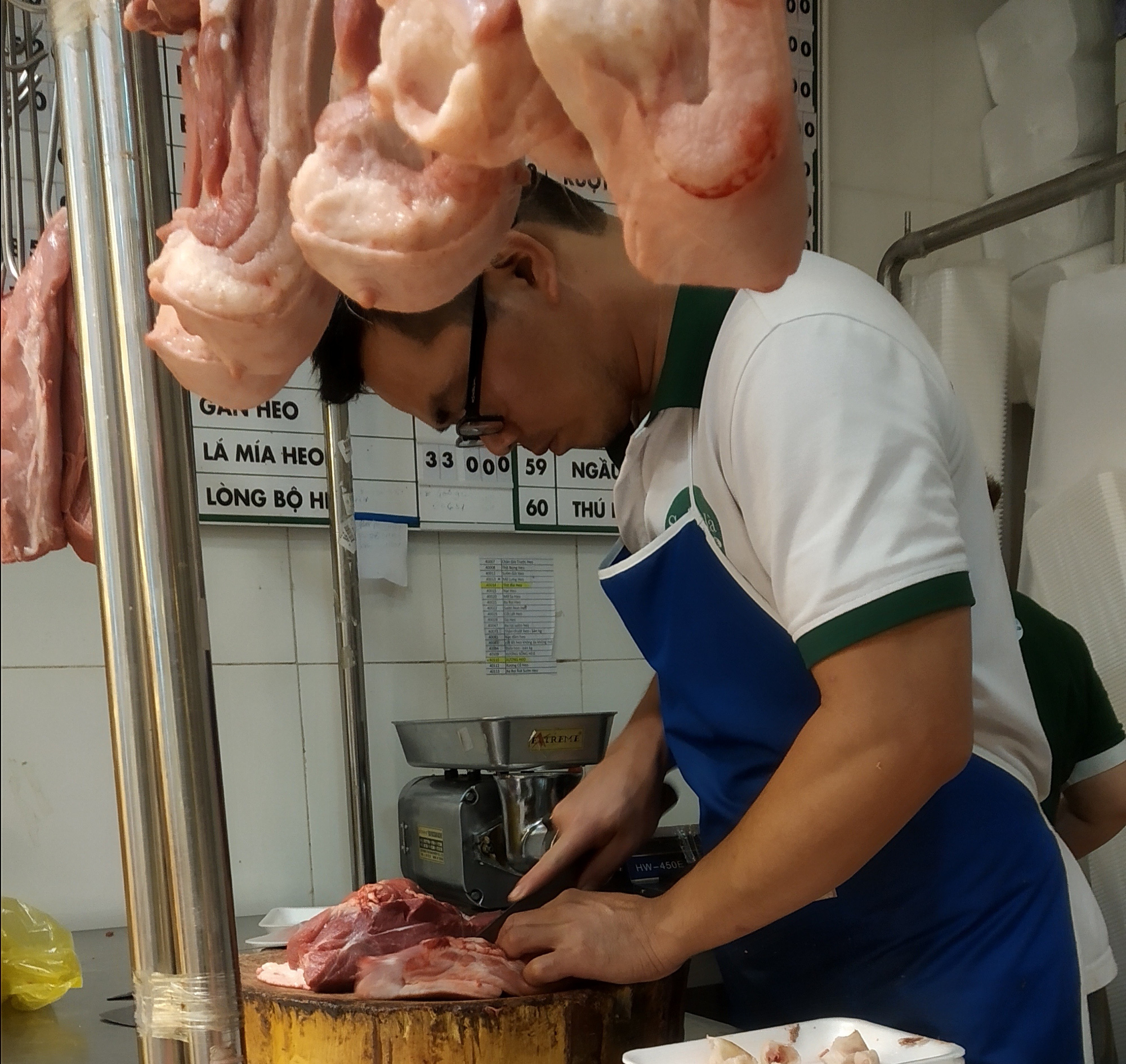 Thịt heo sỉ 100.000 đồng/kg, bà nội trợ vẫn phải mua lẻ gần 200.000 đồng/kg