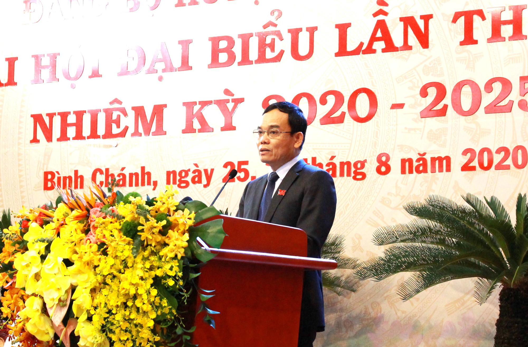 &Ocirc;ng Trần Ho&agrave;ng Qu&acirc;n t&aacute;i đắc cử B&iacute; thư Huyện ủy B&igrave;nh Ch&aacute;nh - Ảnh 2.