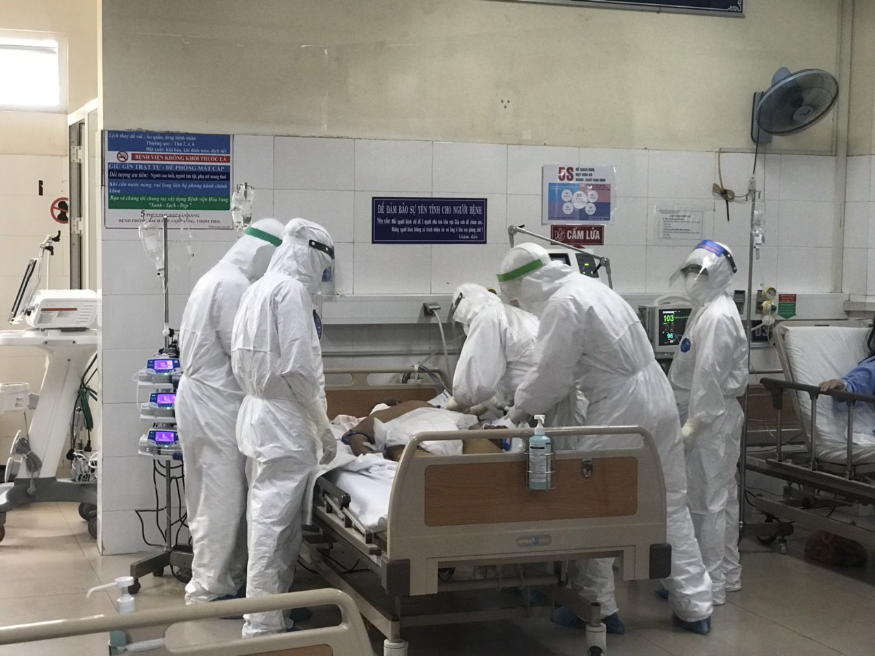Đà Nẵng: Hơn 70 người dự đám tang bệnh nhân Covid-19, vì chưa có kết quả xét nghiệm