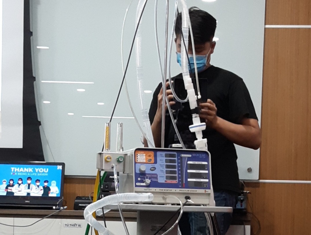 Bệnh viện đầu tiên ở miền Tây được tặng 50 máy thở
