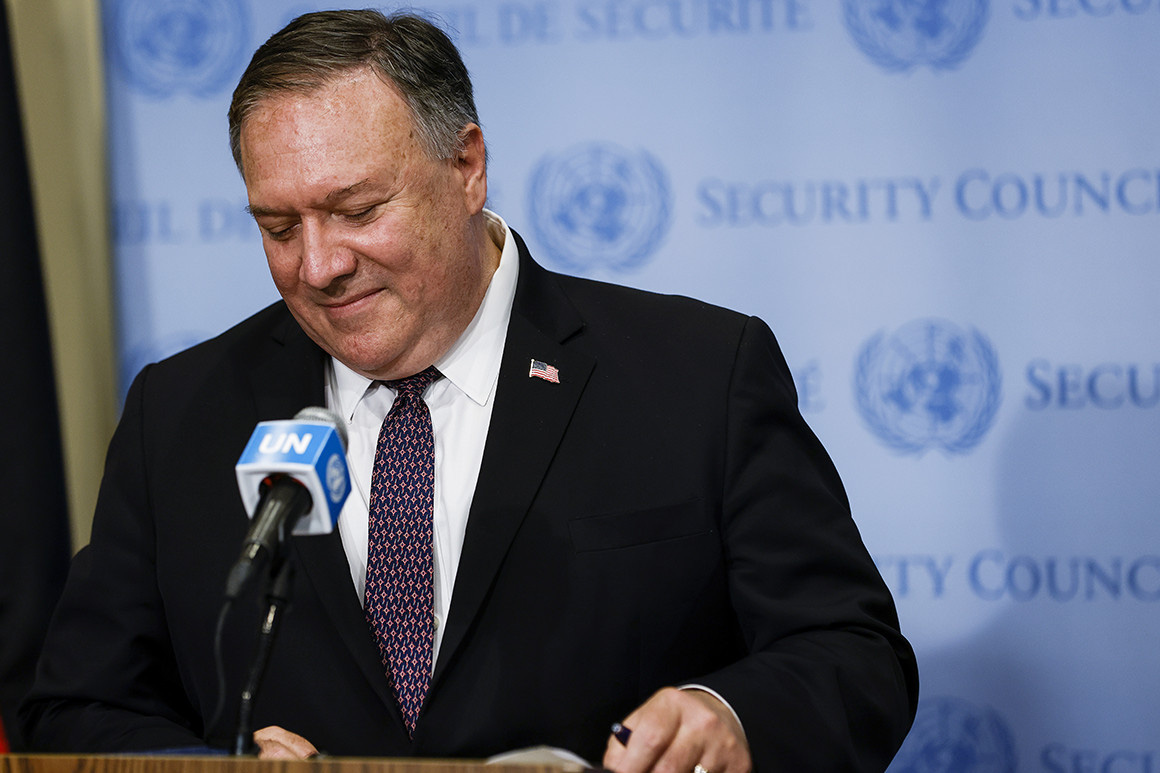 Bầu cử Mỹ: Ngoại trưởng Pompeo bị điều tra