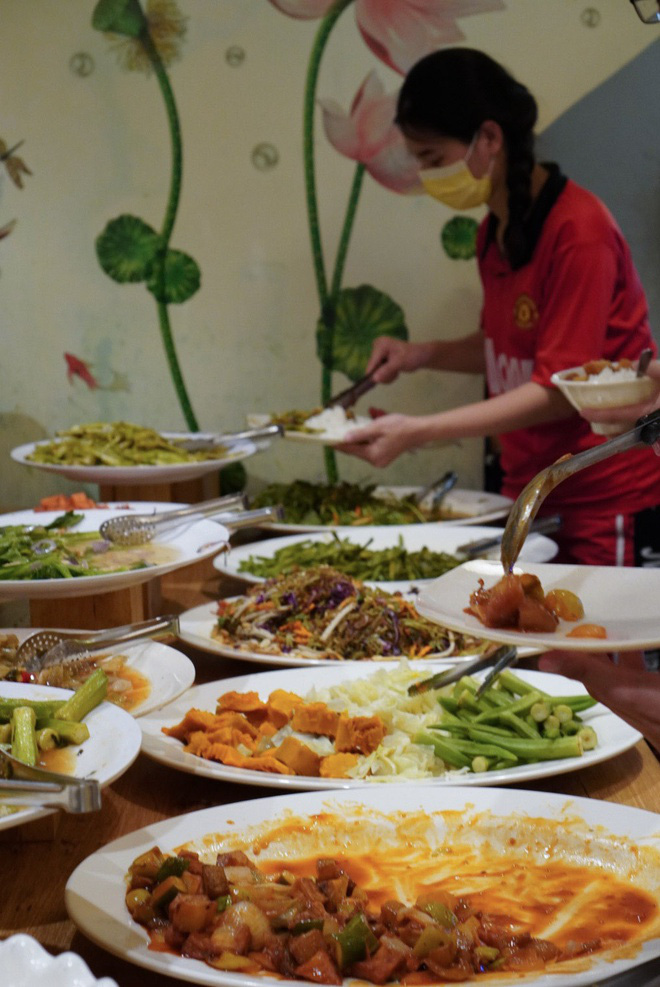 Tiệm buffet chay trả tiền tùy tâm ở TP HCM