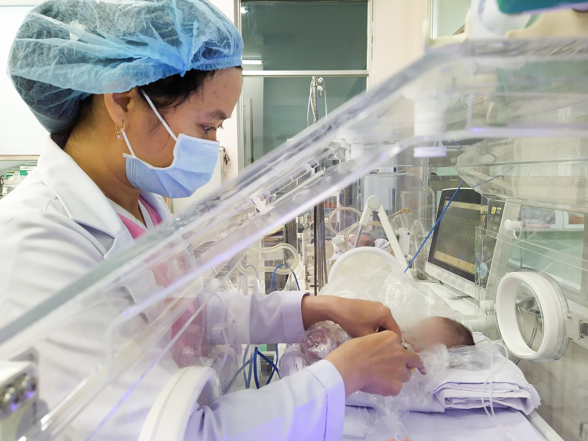 Bệnh viện Hùng Vương áp dụng phần mềm "thăm" từ xa bảo vệ trẻ sơ sinh mùa Covid-19