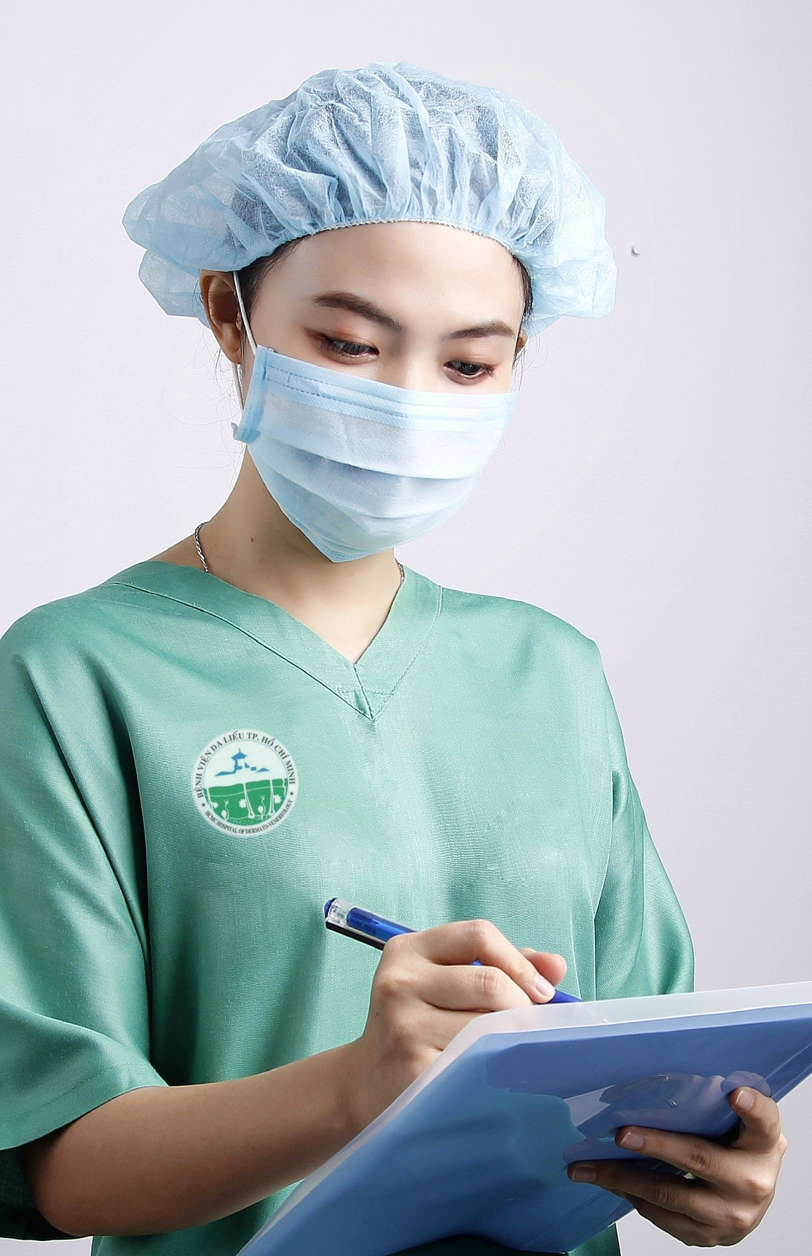 Làm sao tránh ảnh hưởng da mặt khi đeo khẩu trang phòng dịch?