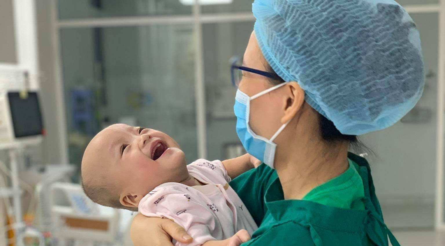 "Tan chảy" với hình ảnh và điệu bộ của Trúc Nhi-Diệu Nhi