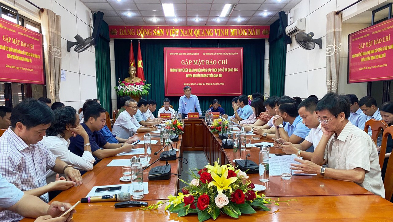 T&acirc;n B&iacute; thư  Quảng B&igrave;nh l&ecirc;n tiếng vụ chi  2,2 tỉ đồng mua cặp: Đại hội tổ chức tiết kiệm, kh&ocirc;ng cần ph&ocirc; trương - Ảnh 1.