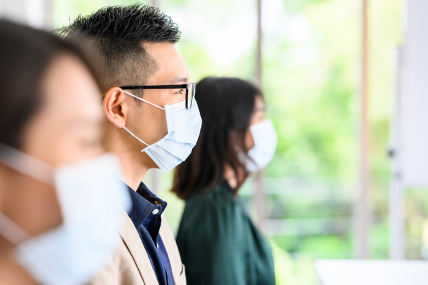 Ba chết nhát, mẹ liều mạng?