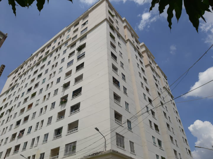 Truy t&igrave;m kẻ đ&acirc;m trọng thương 3 bảo vệ chung cư ở quận 12 - Ảnh 2.