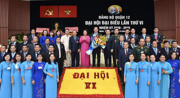 Ông Trần Hoàng Danh tái đắc cử Bí thư Quận ủy 12 - Ảnh 1.