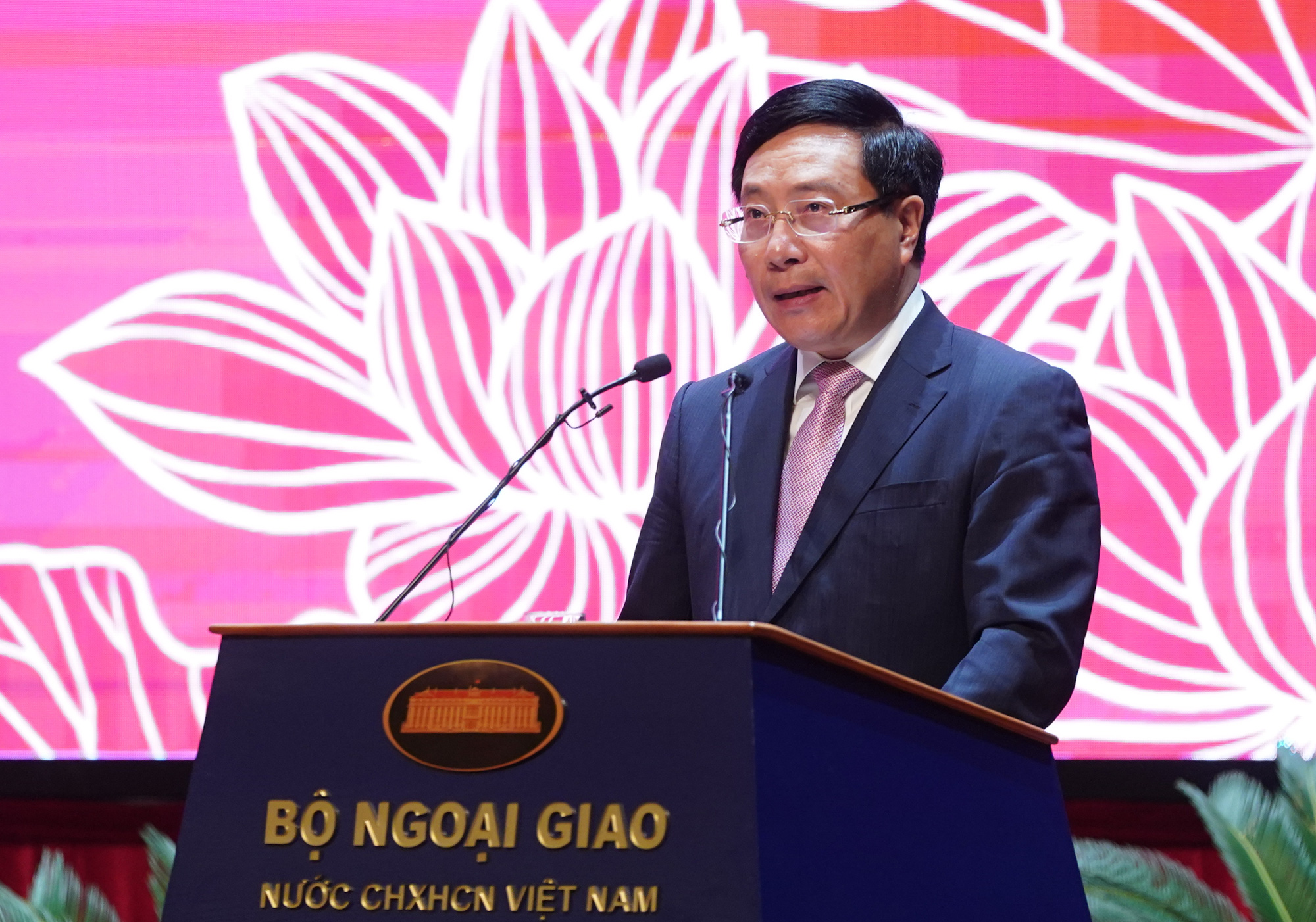 Thủ tướng nhớ tới các chiến sĩ ngoại giao nơi tiền phương - Ảnh 3.