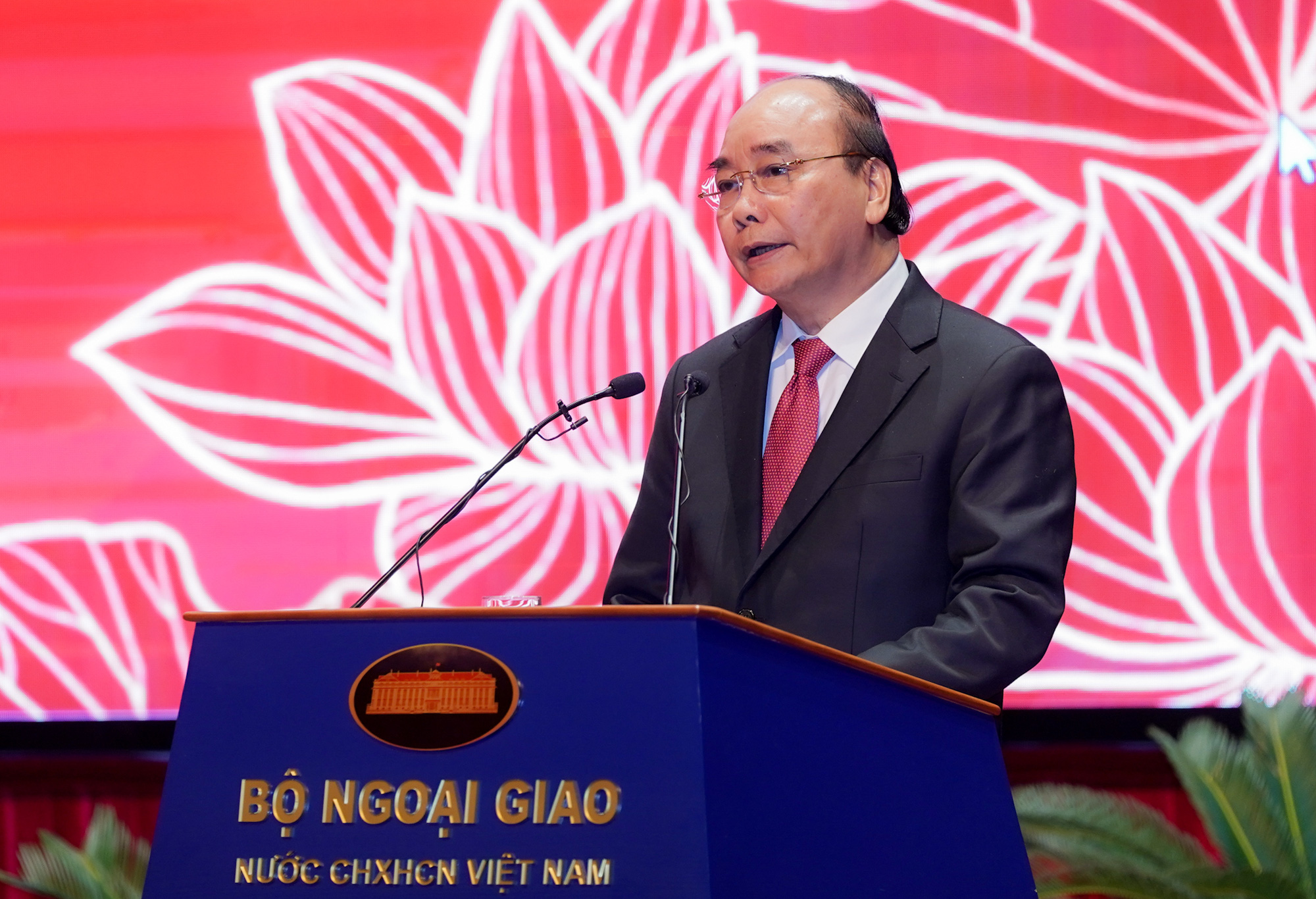 Thủ tướng nhớ tới các "chiến sĩ ngoại giao nơi tiền phương"