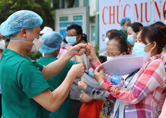 Đ&agrave; Nẵng xem x&eacute;t nới lỏng gi&atilde;n c&aacute;ch x&atilde; hội - Ảnh 1.