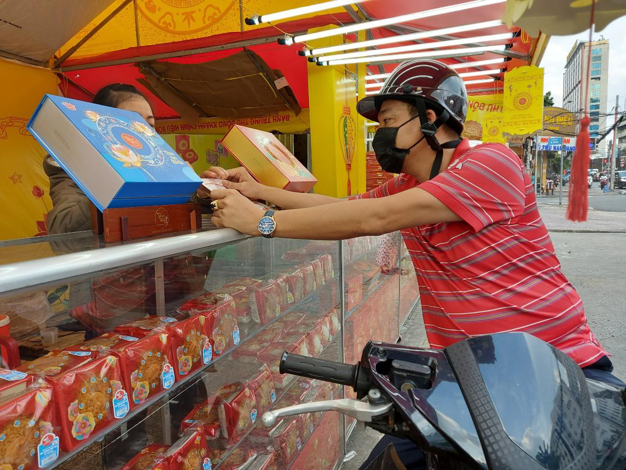 B&aacute;nh trung thu n&oacute;ng, lạnh kh&oacute; lường - Ảnh 3.