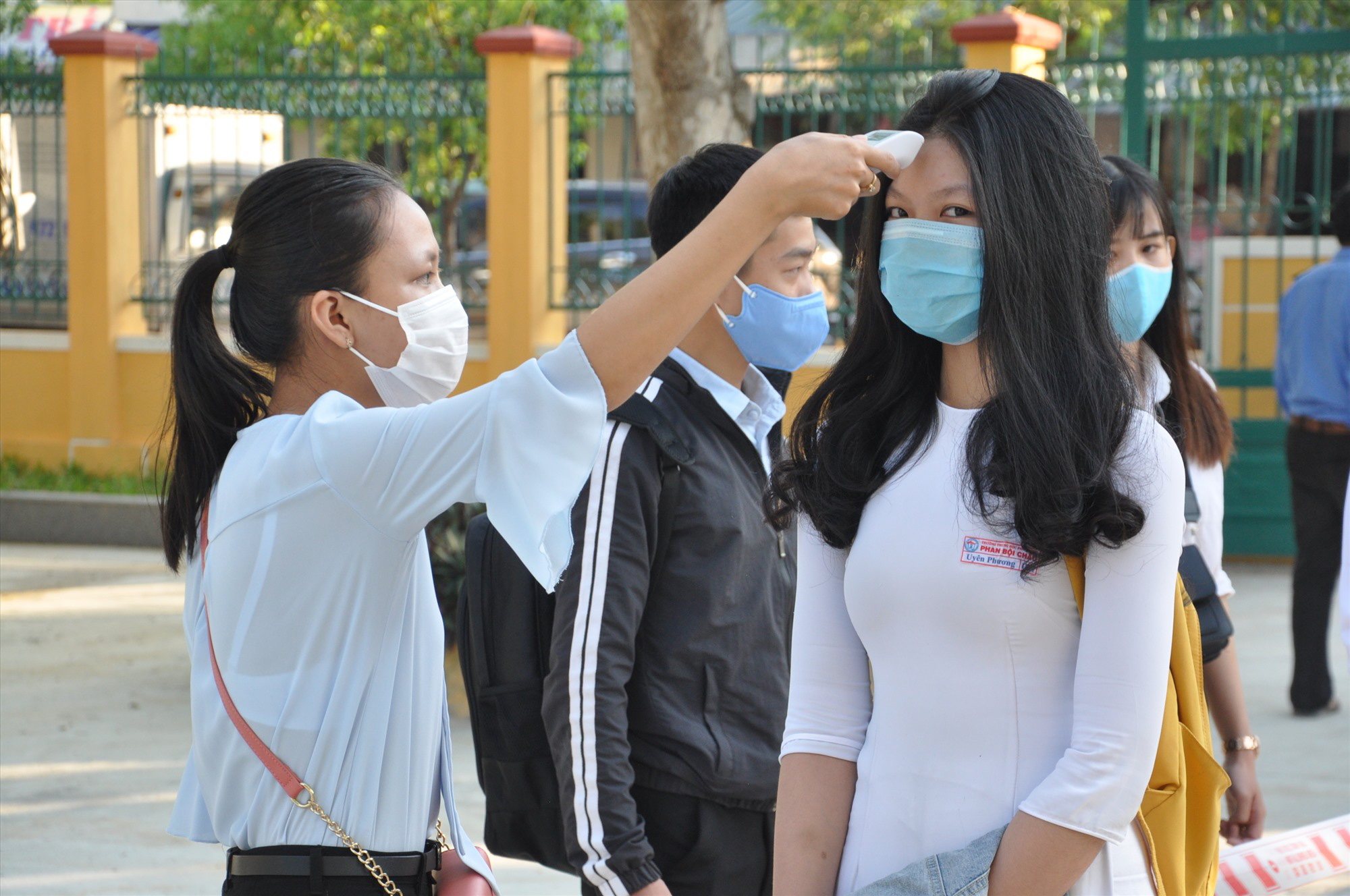 Quảng Nam dự t&iacute;nh miễn học ph&iacute; cho học sinh, trừ con c&aacute;n bộ - Ảnh 1.