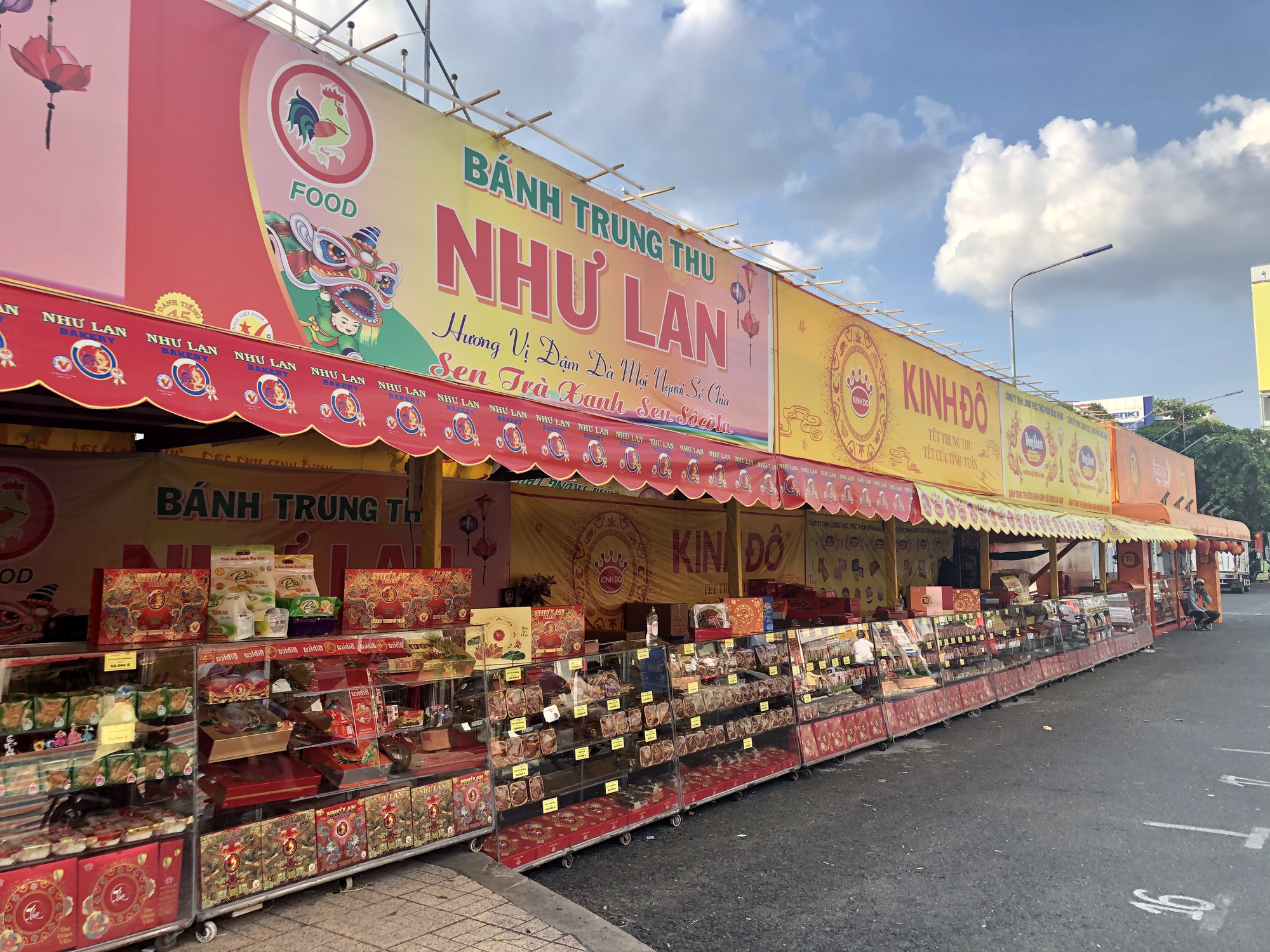 Bánh trung thu "nóng, lạnh" khó lường