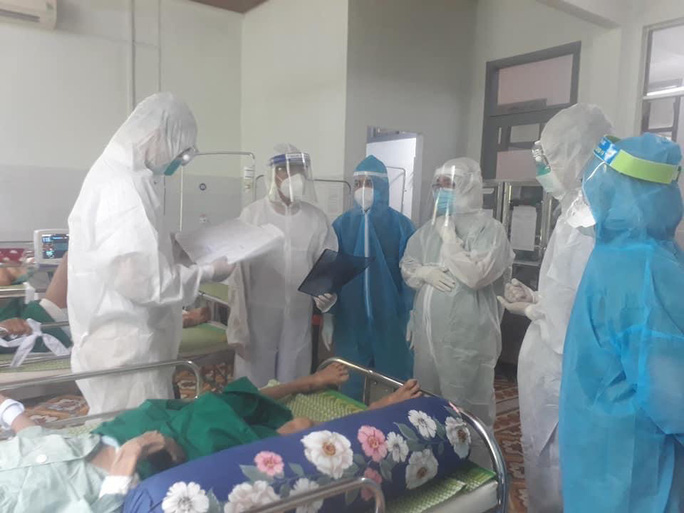 Kh&ocirc;ng ghi nhận ca mắc Covid-19 mới, 12 bệnh nh&acirc;n ti&ecirc;n lượng nặng v&agrave; nguy kịch - Ảnh 1.