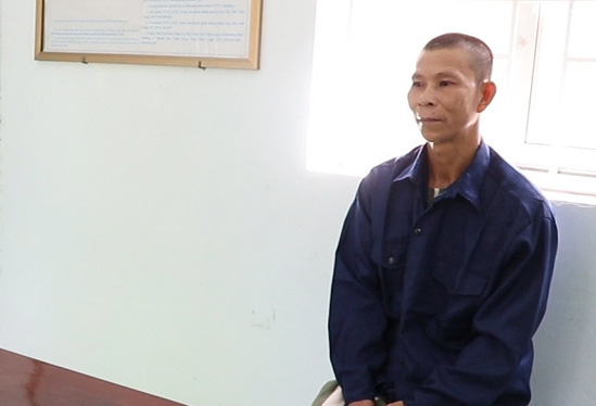 "Yêu râu xanh" rủ bé gái vào chòi quan hệ tình dục rồi cho tiền