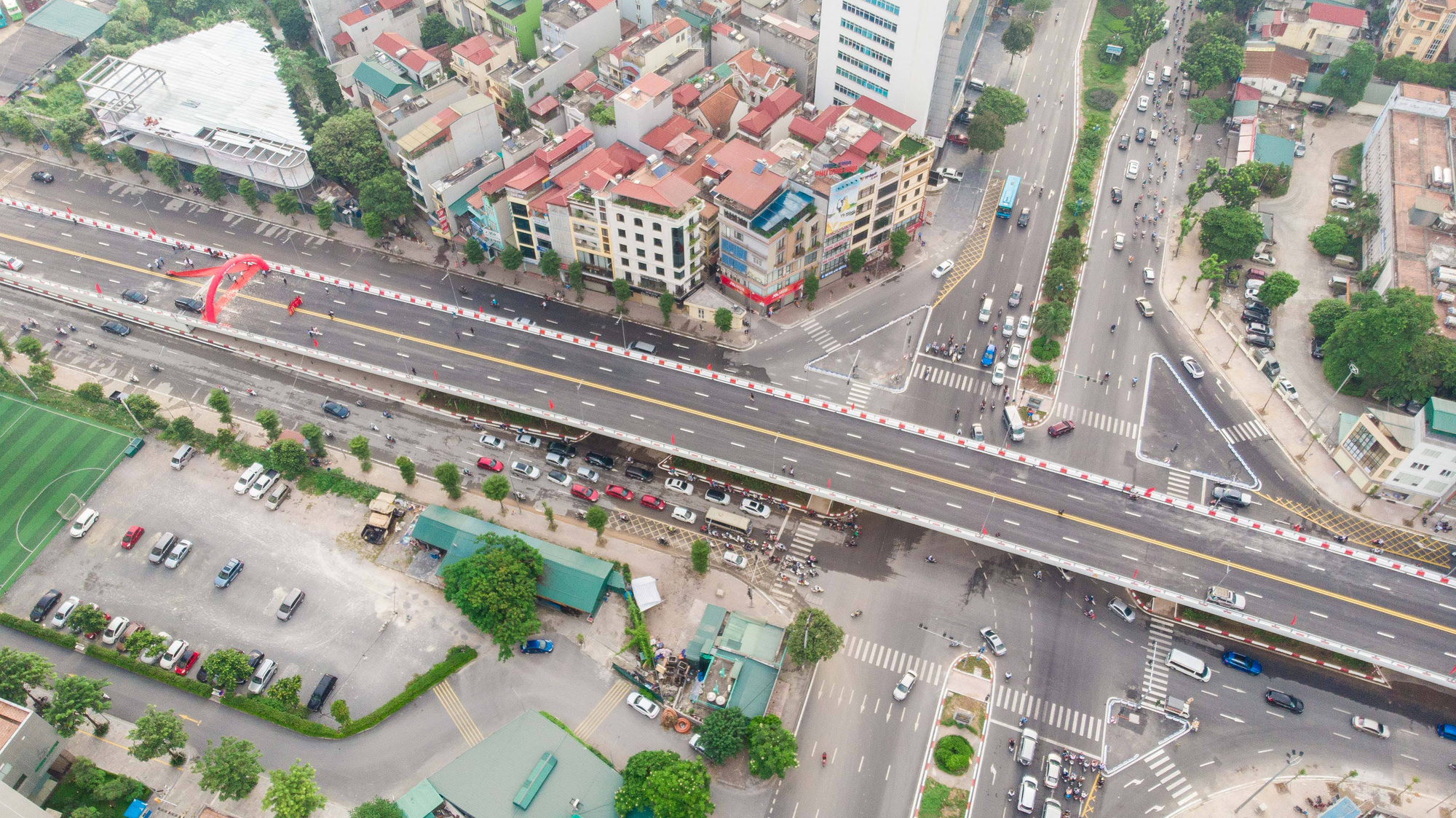 Cận cảnh cầu vượt hơn 500 tỉ đồng mới thông xe - Ảnh 5.