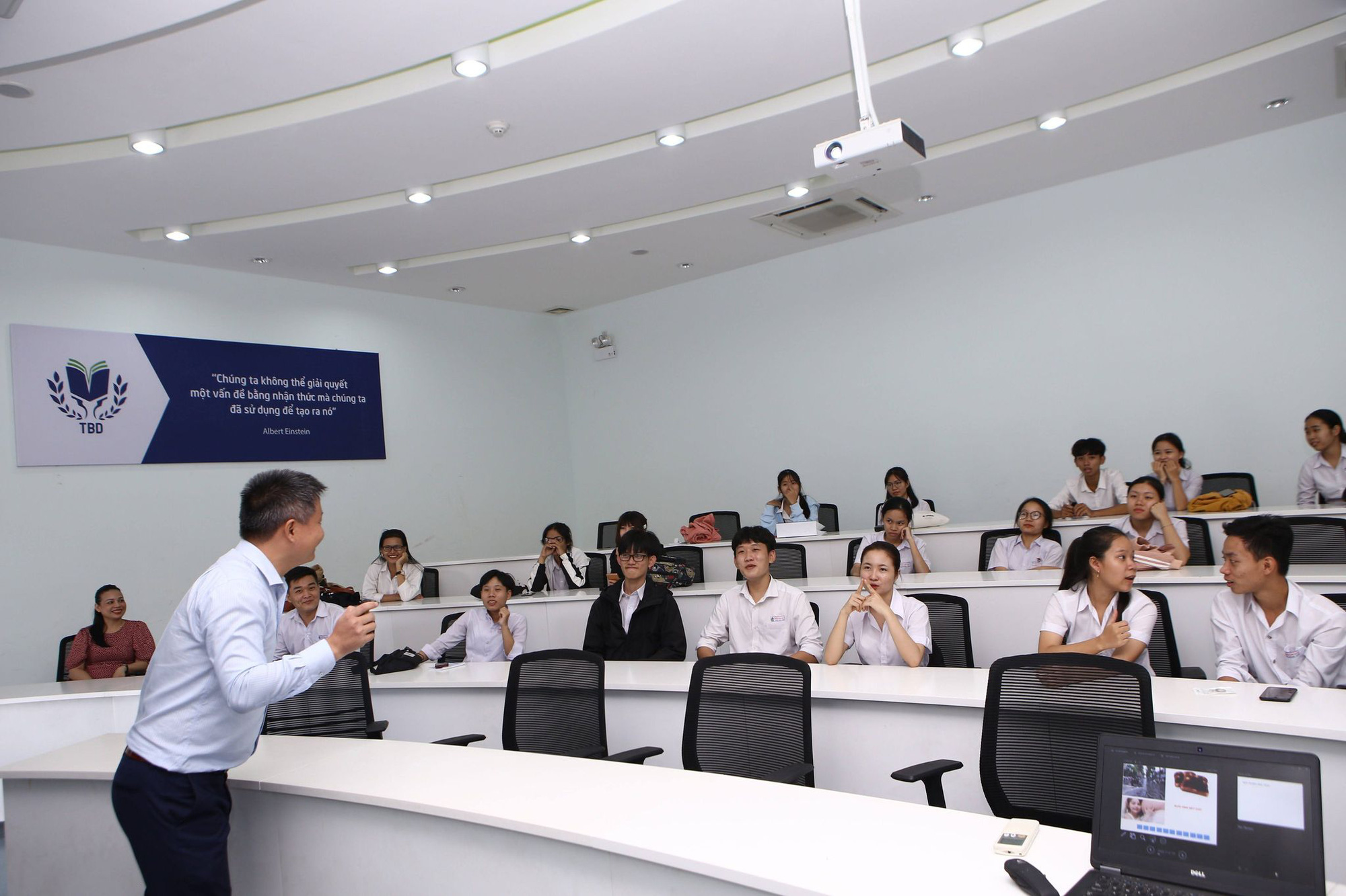 Trường ĐH Thái Bình Dương giảm 80% học phí cho tân sinh viên vì Covid-19 - Ảnh 1.