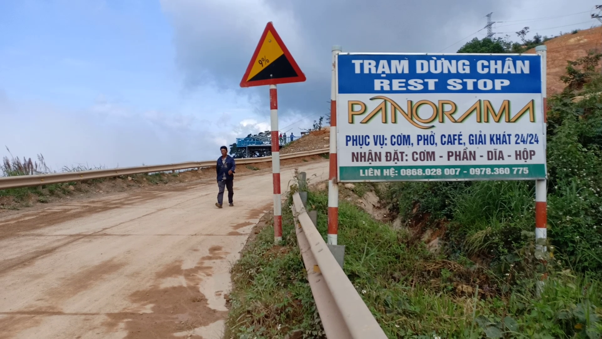 Th&aacute;o dỡ trạm dừng ch&acirc;n x&acirc;y dựng tr&aacute;i ph&eacute;p giữa đ&egrave;o Đại Ninh - Ảnh 2.