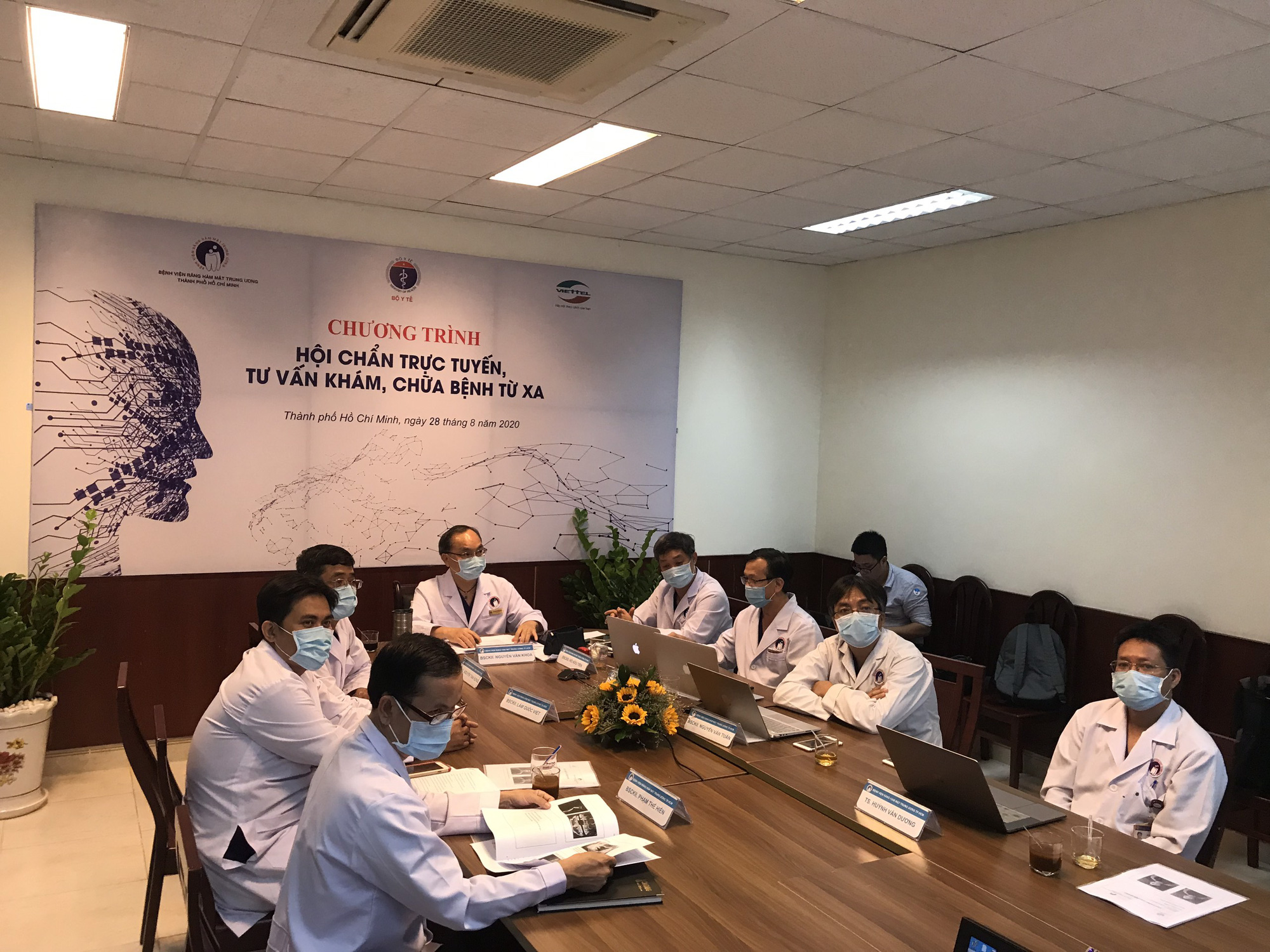 Ngồi ở TP HCM chẩn bệnh ra miền Trung, Tây Nguyên 4 ca gãy hàm phức tạp